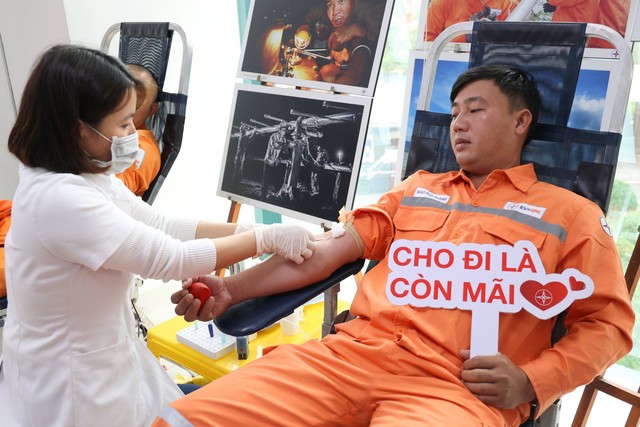 Tuần lễ hồng EVN tại miền Trung – Tây Nguyên: Hơn 2.300 đơn vị máu được hiến tặng - Ảnh 2.