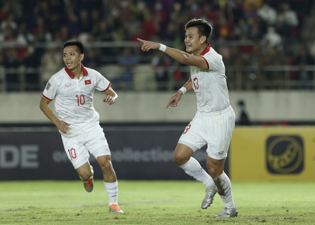 Văn Toàn ghi bàn sau 5 năm, tuyển Việt Nam thắng đậm Lào - Ảnh 5.