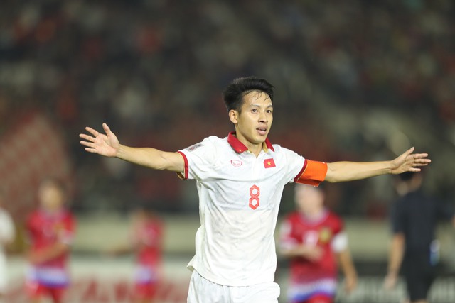 Văn Toàn ghi bàn sau 5 năm, tuyển Việt Nam thắng đậm Lào - Ảnh 3.