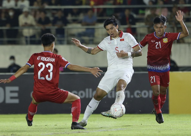 Văn Toàn ghi bàn sau 5 năm, tuyển Việt Nam thắng đậm Lào - Ảnh 8.
