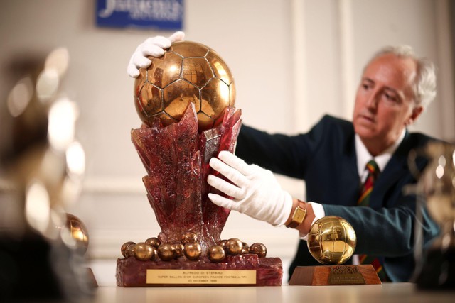 Cận cảnh Siêu quả bóng vàng, giải thưởng duy nhất mà Messi còn thiếu - Ảnh 1.