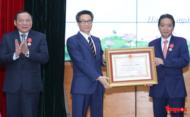 Tặng thưởng Huân chương Lao động hạng Ba cho Bộ VHTTDL, Bộ trưởng Nguyễn Văn Hùng  - Ảnh 4.