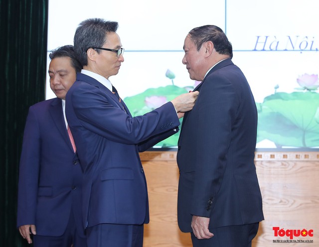 Tặng thưởng Huân chương Lao động hạng Ba cho Bộ VHTTDL, Bộ trưởng Nguyễn Văn Hùng  - Ảnh 3.