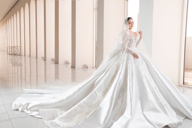 Khánh Thi chi gần 1 tỉ đồng cho 3 bộ váy lộng lẫy trong ngày cưới - Ảnh 7.