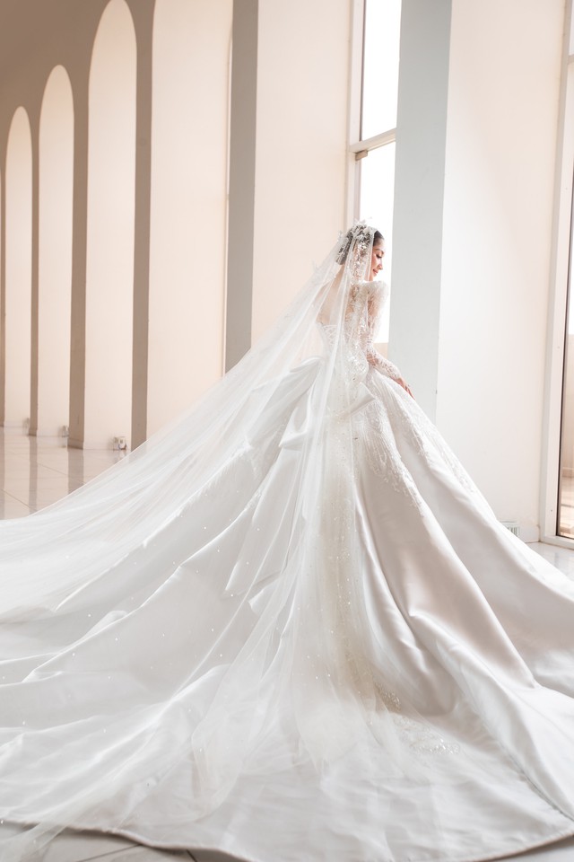 Khánh Thi chi gần 1 tỉ đồng cho 3 bộ váy lộng lẫy trong ngày cưới - Ảnh 6.