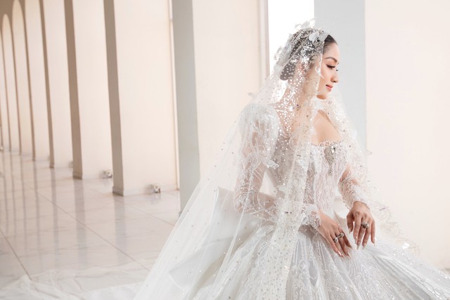 Khánh Thi chi gần 1 tỉ đồng cho 3 bộ váy lộng lẫy trong ngày cưới - Ảnh 4.