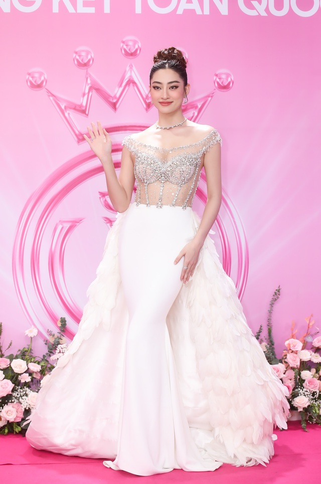 Chung kết Hoa hậu Việt Nam 2022: Hoa hậu Đỗ Hà - Ngọc Thảo lộ diện rạng rỡ  - Ảnh 6.
