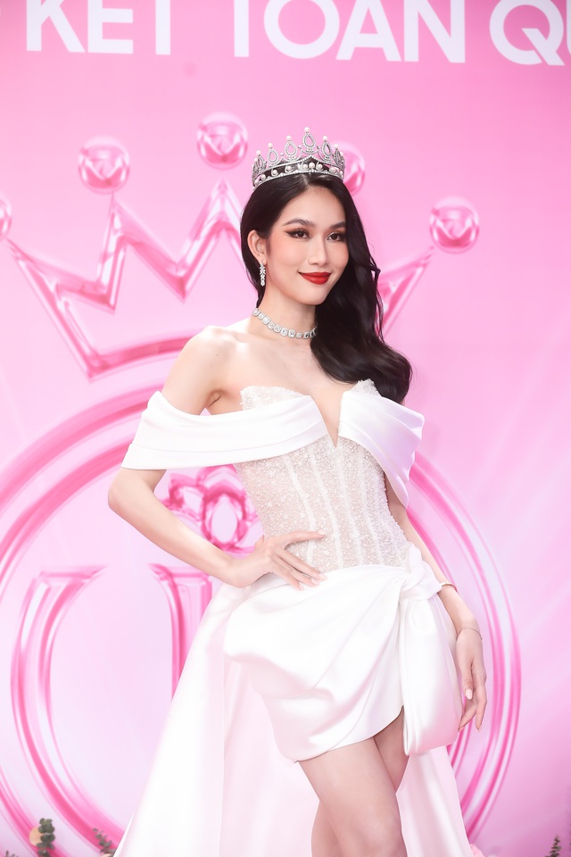 Chung kết Hoa hậu Việt Nam 2022: Hoa hậu Đỗ Hà - Ngọc Thảo lộ diện rạng rỡ  - Ảnh 4.