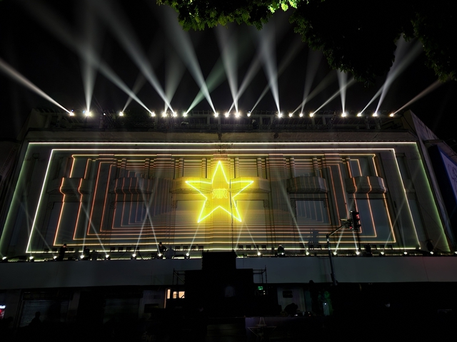 [Trước giờ G] Lộ diện sân khấu cực hoành tráng của Rockstar Party Âm Thanh Ánh Sáng 3D tại phố đi bộ Hoàn Kiếm, Hà Nội - Ảnh 6.