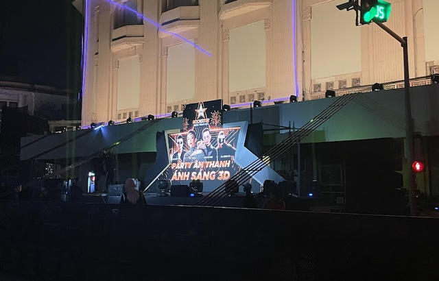 [Trước giờ G] Lộ diện sân khấu cực hoành tráng của Rockstar Party Âm Thanh Ánh Sáng 3D tại phố đi bộ Hoàn Kiếm, Hà Nội - Ảnh 2.