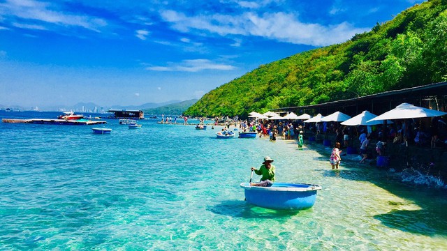Top 10 bãi biển nổi tiếng nhất thế giới trên TikTok: Việt Nam góp 2 đại diện - Ảnh 1.