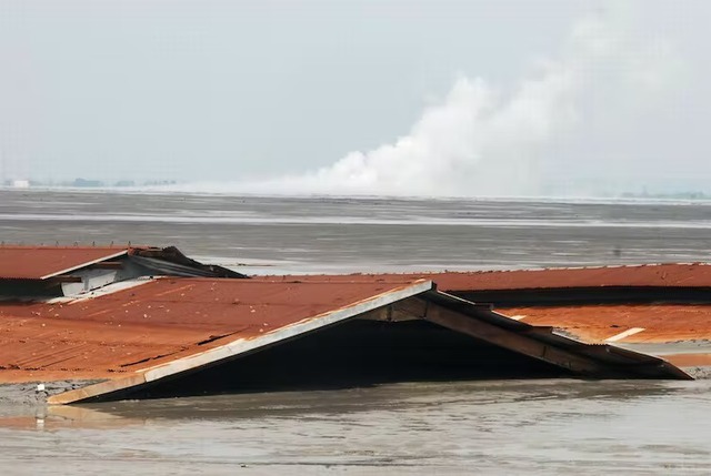 Núi lửa bùn ở Indonesia - Thảm họa thiên nhiên tàn khốc đến từ cả sức mạnh tự nhiên và lòng tham con người - Ảnh 3.