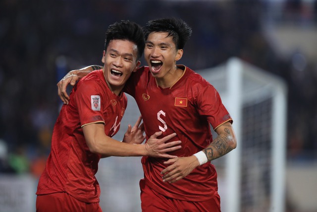 AFF Cup 2022: Báo Hàn Quốc trầm trồ với Quang Hải, dành lời khen cho HLV Park Hang-seo - Ảnh 1.