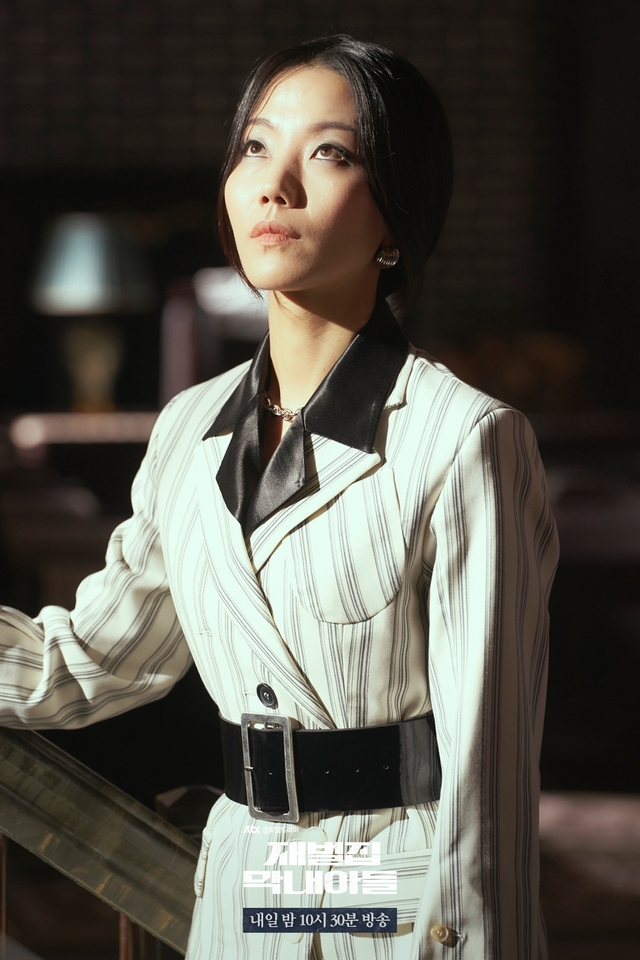 5 &quot;đại địch&quot; của Song Joong Ki trong Cậu Út Nhà Tài Phiệt: Tưởng ai xa lạ nào ngờ toàn chị gái, anh trai - Ảnh 7.