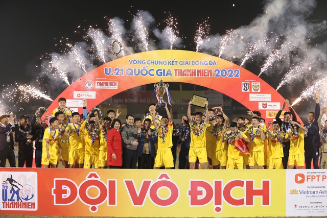 U21 Hà Nội vô địch U21 Quốc gia, cảm xúc trái ngược giữa U21 Bình Dương và nhà vô địch - Ảnh 8.