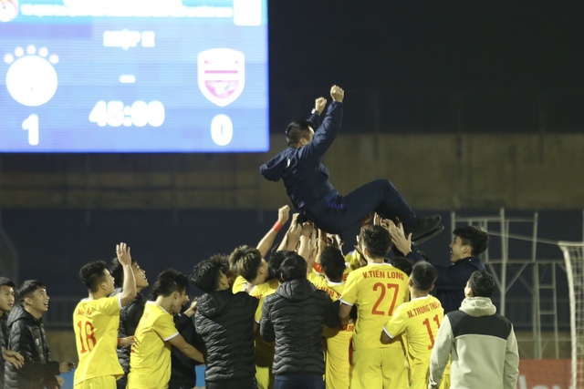 U21 Hà Nội vô địch U21 Quốc gia, cảm xúc trái ngược giữa U21 Bình Dương và nhà vô địch - Ảnh 15.