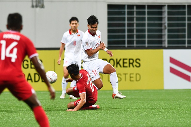 Cựu trung vệ ĐTVN Vũ Như Thành: Tuyển Việt Nam vẫn đá tốt nhưng hòa do Singapore chơi hay! - Ảnh 3.