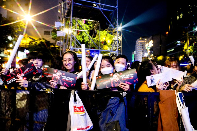 Hàng trăm nghìn người đổ về Phố đi bộ Nguyễn Huệ, “siêu nhạc hội” Tiger Remix trở nên “nóng” hơn bao giờ hết!  - Ảnh 1.