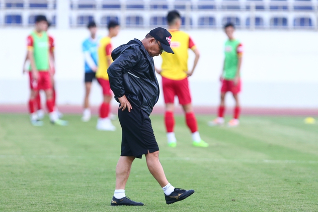 Thành Chung trở lại, HLV Park Hang-seo mất hơn 20 phút dặn dò trợ lý trước khi tạm chia tay đội tuyển - Ảnh 5.