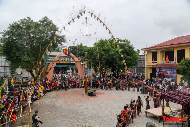 Thừa Thiên Huế: Lần đầu tổ chức tuyên dương đồng bào dân tộc thiểu số tại huyện Nam Đông - Ảnh 1.