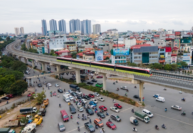 Tuyến đường sắt đô thị Nhổn - ga Hà Nội vận hành liên động 8 đoàn tàu liên tục - Ảnh 1.