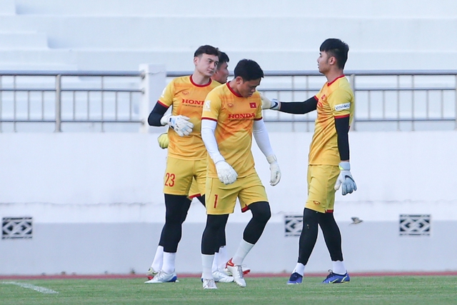 ĐT Việt Nam bắt đầu lắp ráp đội hình, Văn Toản không được tập chung với nhóm thủ môn - Ảnh 3.