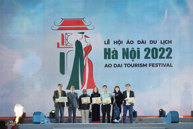 Lễ hội Áo dài du lịch Hà Nội 2022 khép lại với hàng loạt giải thưởng về áo dài và du lịch Hà Nội - Ảnh 8.