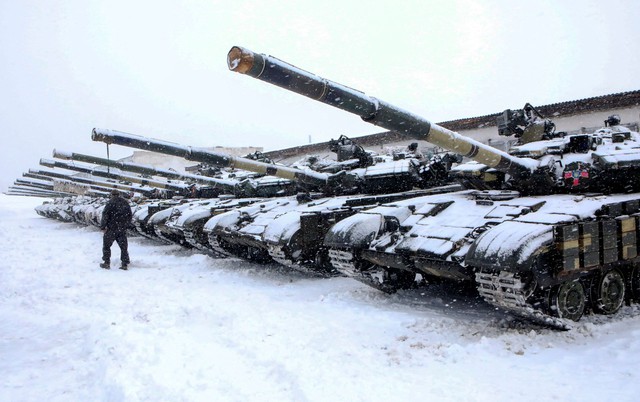 Giữa leo thang nguy cơ xung đột với Nga, Ukraine ra tin tăng quân - Ảnh 1.