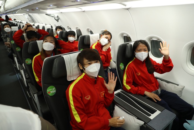 Chuyên cơ đặc biệt của Bamboo Airways đón những “cô gái vàng” của Đội tuyển bóng đá nữ Việt Nam về nước - Ảnh 3.