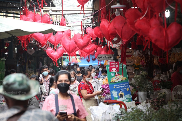 Hàng trăm cặp đôi đăng kí kết hôn và không khí Valentine đông vui tại Thái Lan - Ảnh 4.