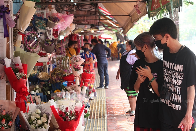 Hàng trăm cặp đôi đăng kí kết hôn và không khí Valentine đông vui tại Thái Lan - Ảnh 7.