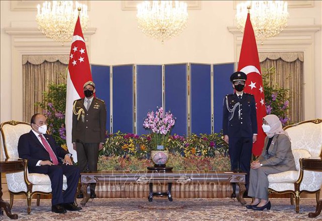 Các hoạt động của Chủ tịch nước Nguyễn Xuân Phúc trong chuyến thăm Singapore - Ảnh 2.