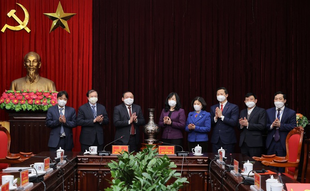 Bộ trưởng Nguyễn Văn Hùng: Tiếp cận thực tiễn, “nhìn tận mắt, sờ tận tay” để đổi mới cách làm, chuyển từ tư duy làm văn hóa sang quản lý văn hóa - Ảnh 8.