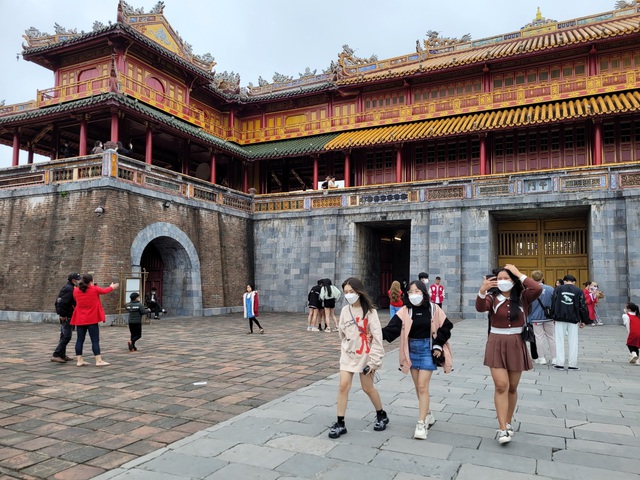 Thừa Thiên Huế và Đà Nẵng hút khách tham quan du lịch dịp Tết Nguyên đán Nhâm Dần - Ảnh 2.