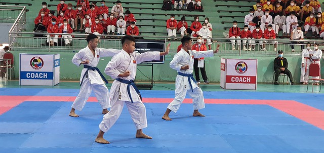 Hơn 250 vận động viên tranh tài tại Giải vô địch Karate miền Trung - Tây Nguyên 2022 - Ảnh 2.