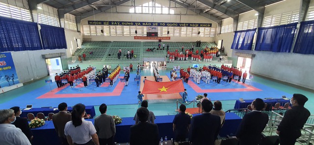 Hơn 250 vận động viên tranh tài tại Giải vô địch Karate miền Trung - Tây Nguyên 2022 - Ảnh 1.