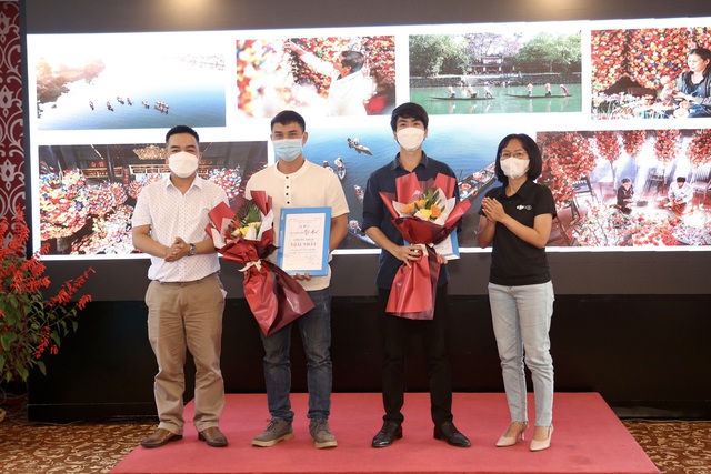 Nhiều hình ảnh, video về Tết Huế được trao tặng cho ngành Văn hóa, Du lịch Thừa Thiên Huế - Ảnh 2.