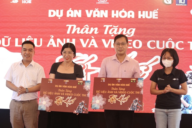 Nhiều hình ảnh, video về Tết Huế được trao tặng cho ngành Văn hóa, Du lịch Thừa Thiên Huế - Ảnh 3.