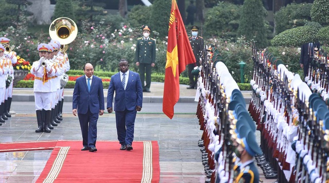 Tổng thống Sierra Leone đánh giá cao kết quả ứng phó với đại dịch Covid-19 và khôi phục kinh tế của Việt Nam - Ảnh 1.
