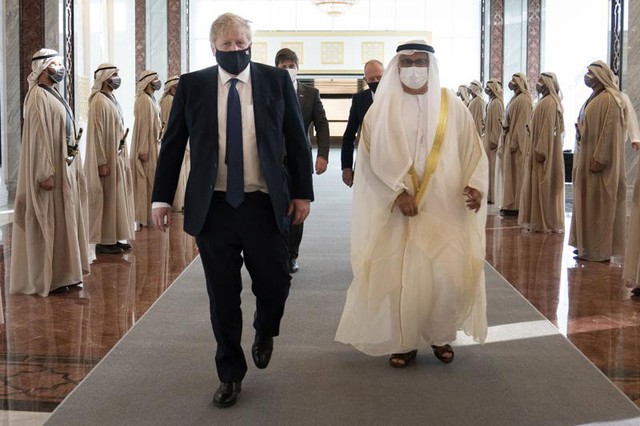 Anh hối thúc UAE và Saudi Arabia bơm thêm dầu - Ảnh 1.