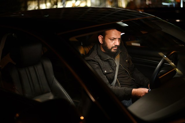 Tài xế Uber - cựu Bộ trưởng tài chính Afghanistan lên tiếng về   - Ảnh 1.