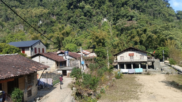 Thoát nghèo nhờ phát triển du lịch ở ngôi làng &quot;độc nhất vô nhị&quot; nơi biên cương Cao Bằng - Ảnh 3.