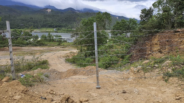 Rào chắn các lối đi tự mở trên dự án cao tốc La Sơn – Túy Loan - Ảnh 6.