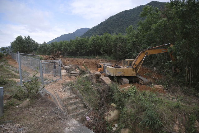 Rào chắn các lối đi tự mở trên dự án cao tốc La Sơn – Túy Loan - Ảnh 14.