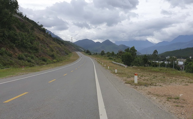 Rào chắn các lối đi tự mở trên dự án cao tốc La Sơn – Túy Loan - Ảnh 17.