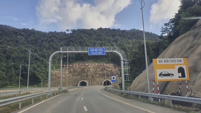 Rào chắn các lối đi tự mở trên dự án cao tốc La Sơn – Túy Loan - Ảnh 15.