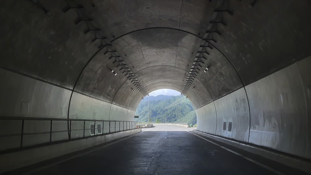 Rào chắn các lối đi tự mở trên dự án cao tốc La Sơn – Túy Loan - Ảnh 16.