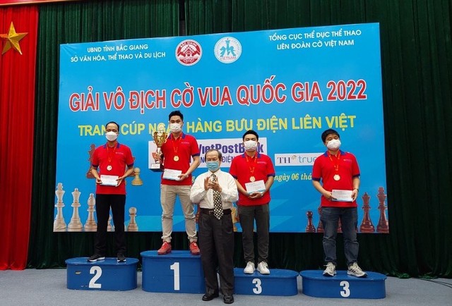 Bế mạc giải Cờ Vua vô địch quốc gia 2022: Tuấn Minh và Kim Phụng vô địch cờ tiêu chuẩn - Ảnh 1.