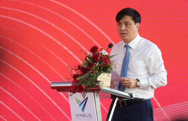 VinBus khai trương tuyến buýt điện đầu tiên kết nối mạng lưới vận tải công cộng Thành phố Hồ Chí Minh - Ảnh 1.