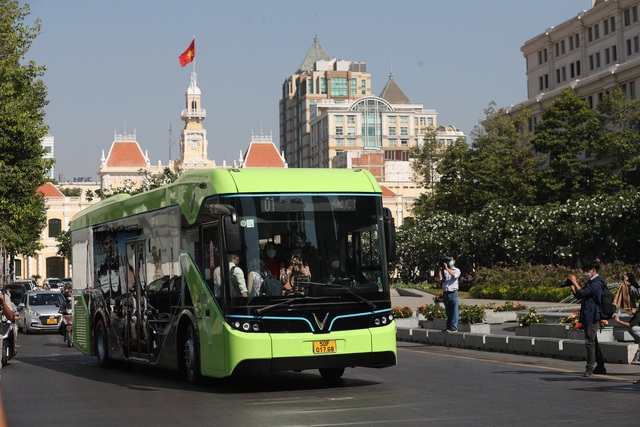 VinBus khai trương tuyến buýt điện đầu tiên kết nối mạng lưới vận tải công cộng Thành phố Hồ Chí Minh - Ảnh 5.